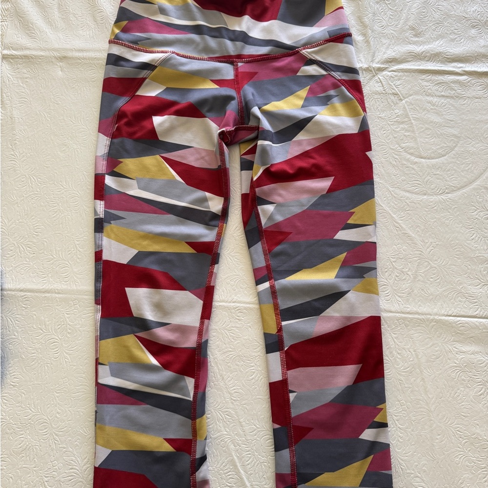 Satva Burgundy Geometric Active Leggings